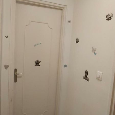 Le Petillant Pour 3 Personnes Sens Esterno foto